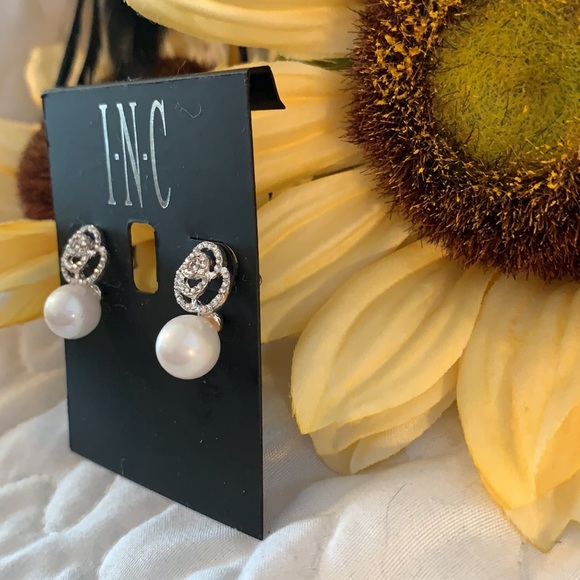 NWT! INC Rose & Pearl Earrings - Picture 4 of 7